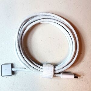 Apple USB-C to MagSafe 3 Charging Cable 2M A2363  6.5 Feet Lo